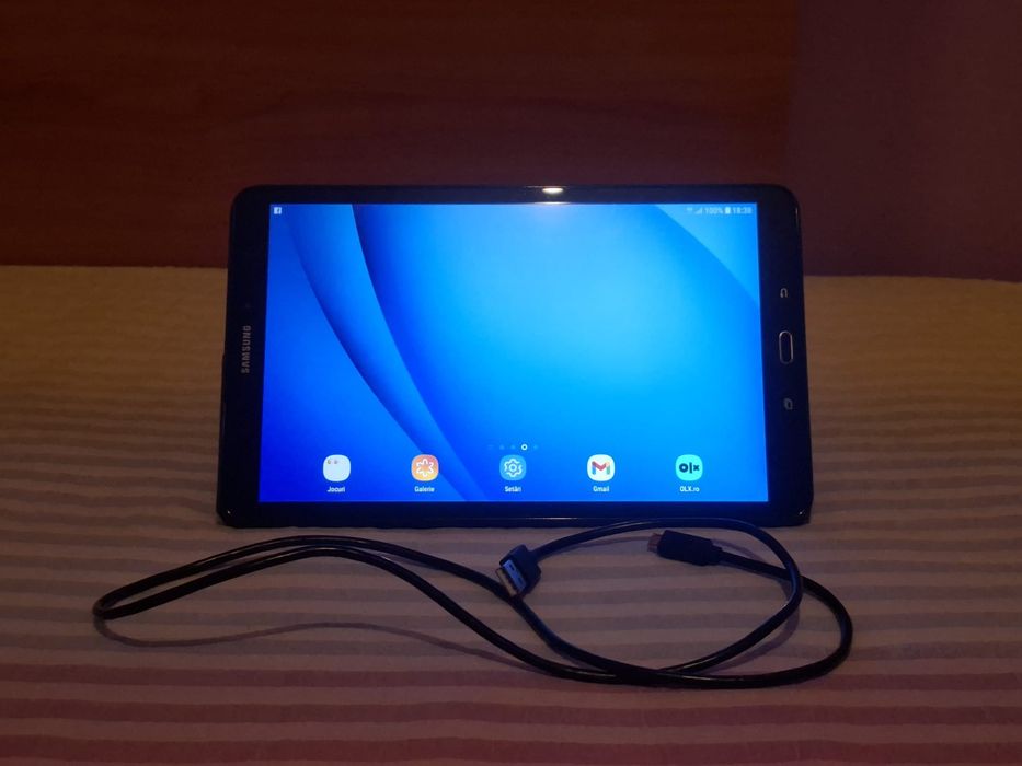 Vând Tabletă  Samsung Galaxy Tab A SM-T 585  2016  cu Sim