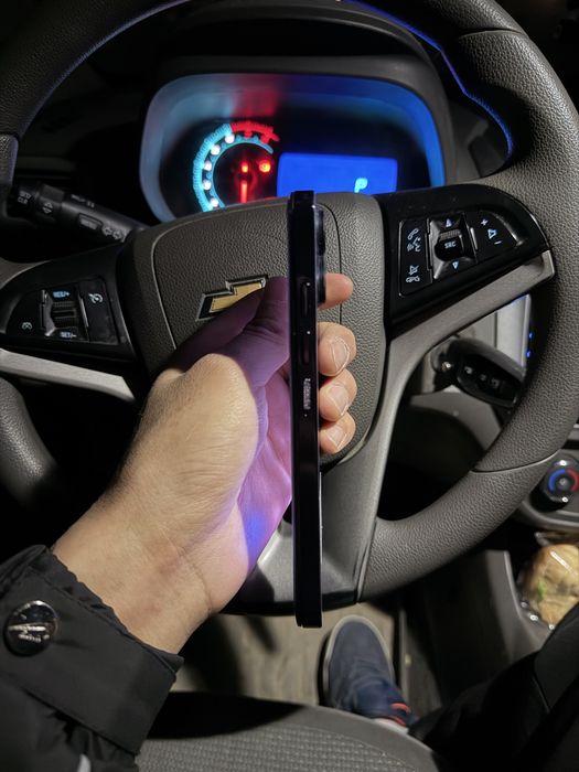 Продаю телефон хороший