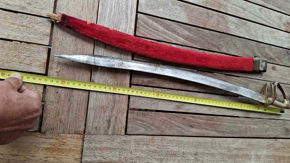 Индийска кавалерийска сабя и Античен арабски кинжал