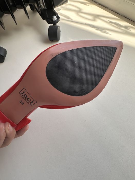 Продам новые туфли