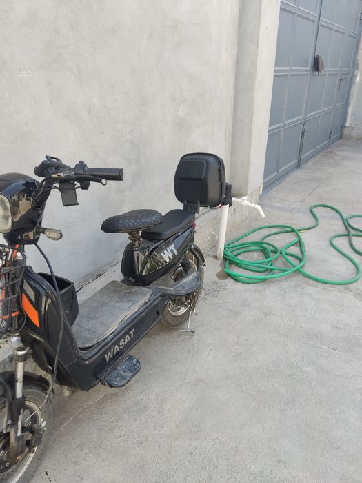 Wasat skuter qora
