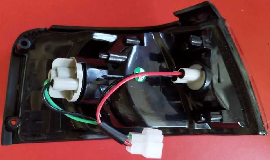 указатели поворотов Mazda — 323