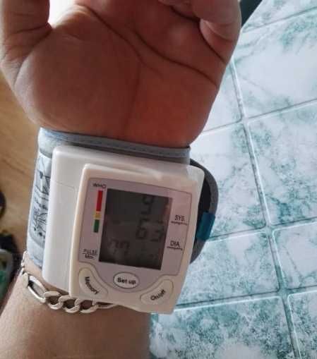 Апарат за кръвно налягане за китка НОВ, 4 модела