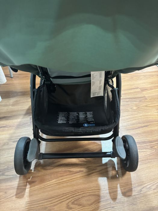 Продам Коляску фирмы Joie