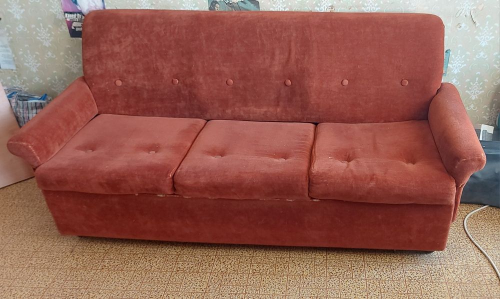 Разтегателен диван