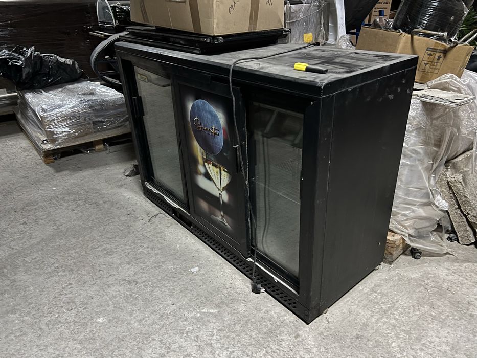 Подбарова витрина с 3 плъзгащи врати