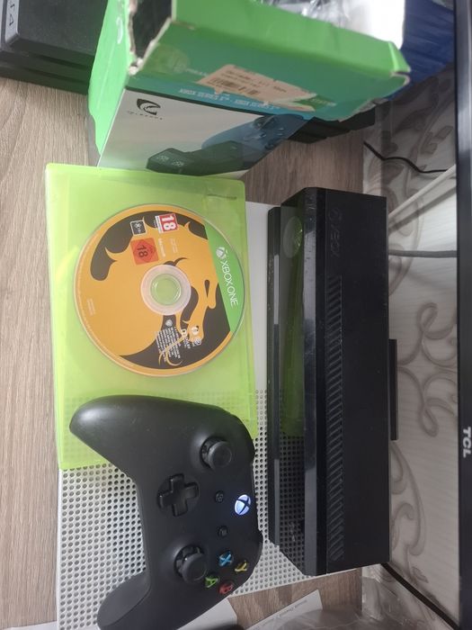 Vând Xbox One S impecabil