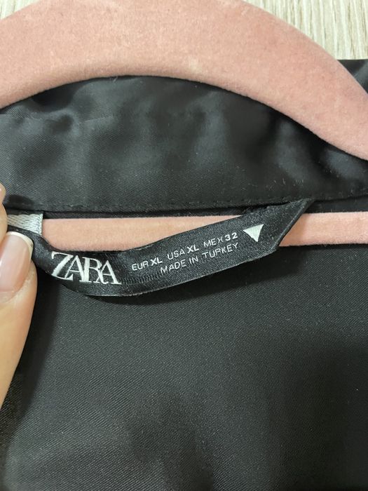 Черна рокля сатен Zara