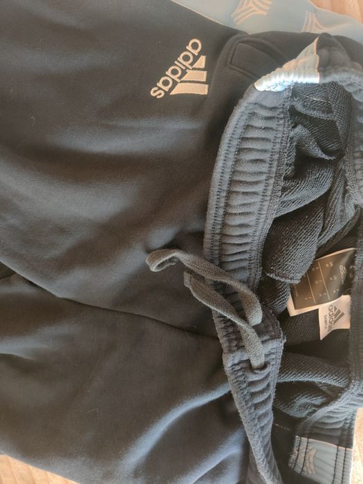 Pantaloni trening