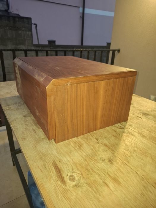 Vând noptieră cu un sertar