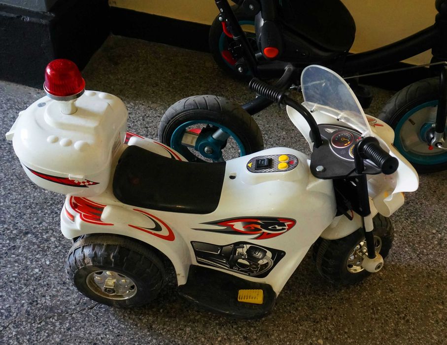 Моторче на ток и с музика