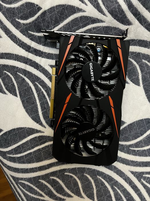 Gigabyte RX 570.