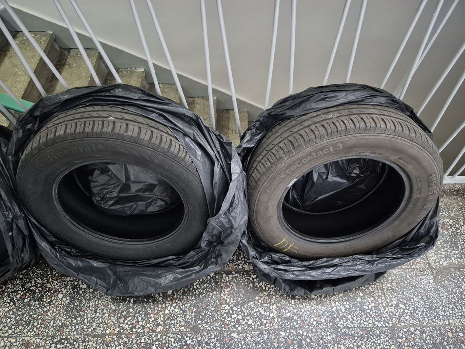 Vând set anvelope Continental 185/65 R15 (de vară)