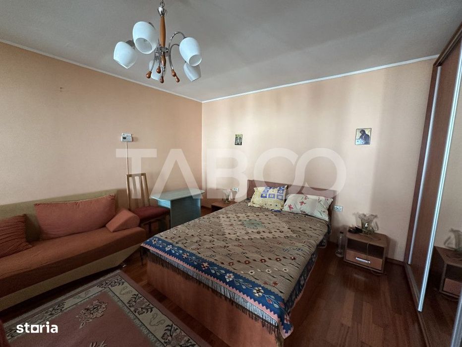 Casa familiala pentru locuit sau vacanta , spatioasa si confortabila .
