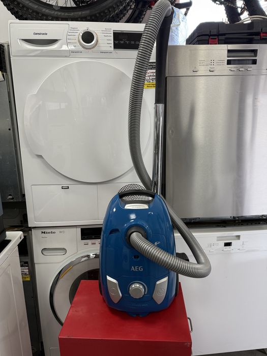 Прахосмукачка AEG