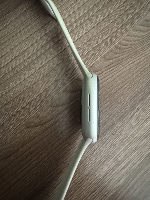 Продам часы apple waths SE