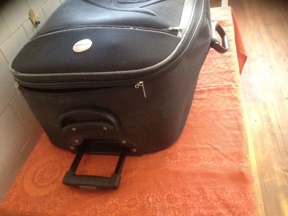 Куфари ; Сакове ; пътни чанти ; раници -Цена-25лв