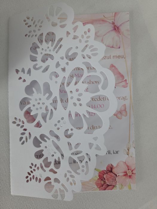 Invitatii pe diferite culori sau marimi