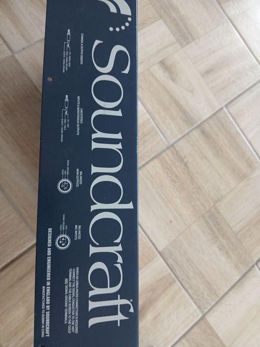Mixer soundcraft epm12