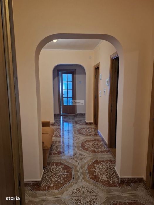 Apartament de 4 camere+ 1 /etaj 2/125mp /Independentei/Focsani/Finante