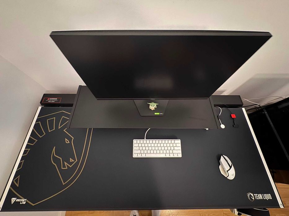 Pc  Rtx5070 , Ryzen 7700, 32 gb ram plus secretlab desk si toate accesoriile
