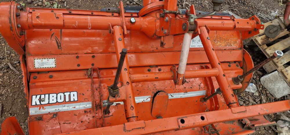 Utilaje agricole: freza vie, plug, grebla, cositoare