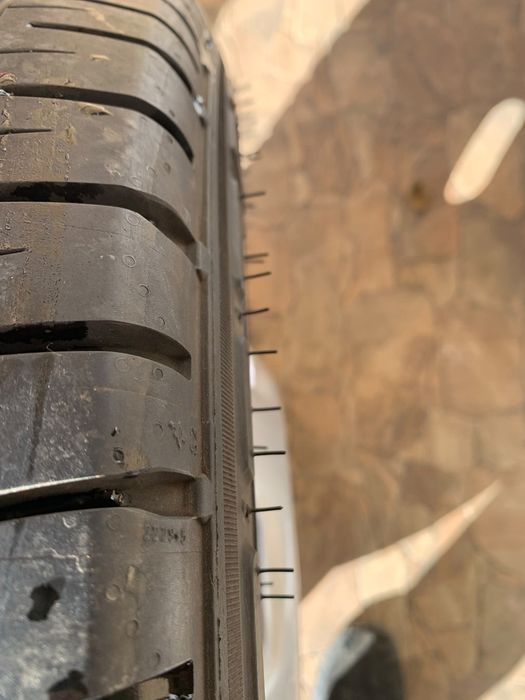 Anvelopă Michelin 195/75 R16C dot August 2024 cu jantă.