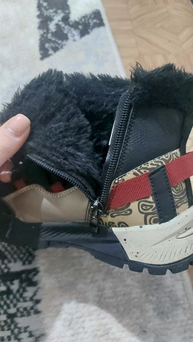 Продам детские зимние сапоги