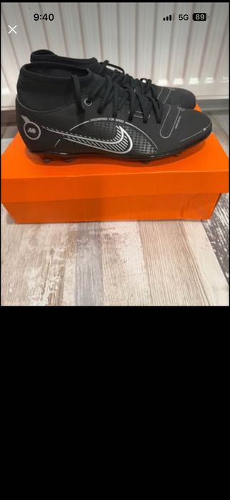 Чисто нови бутони Nike