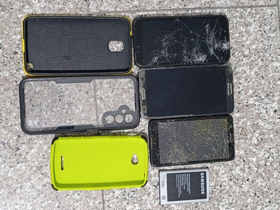 Lot Telefoane și accesorii