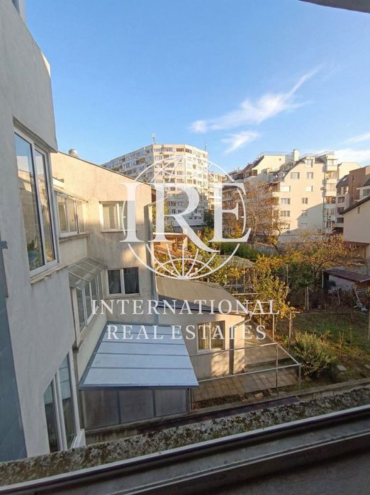 Продава се Четиристаен апартамент в Варна, Левски - 138 кв.м за 980 €/кв.м - Снимка #12