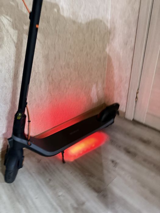 Продам электросамокат Ninebot E2 plus