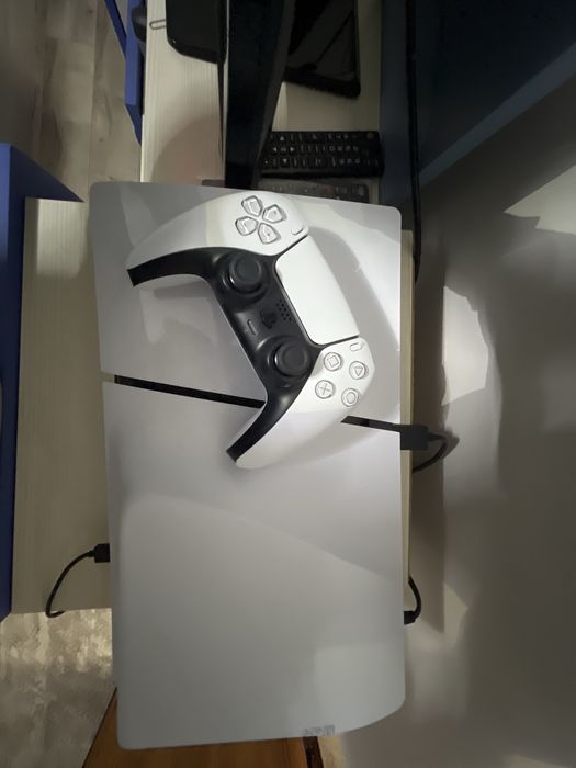 PS5 с две игри gta 5 и farming sim 25