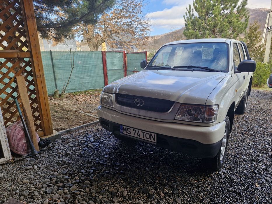 Vând Toyota Hilux