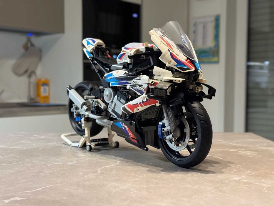 Motocicleta tip Lego BMW M1000RR - 1920 piese DE ASAMBLAT