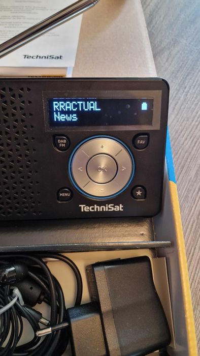 Radio digital portabil Technisat cu acumulator
