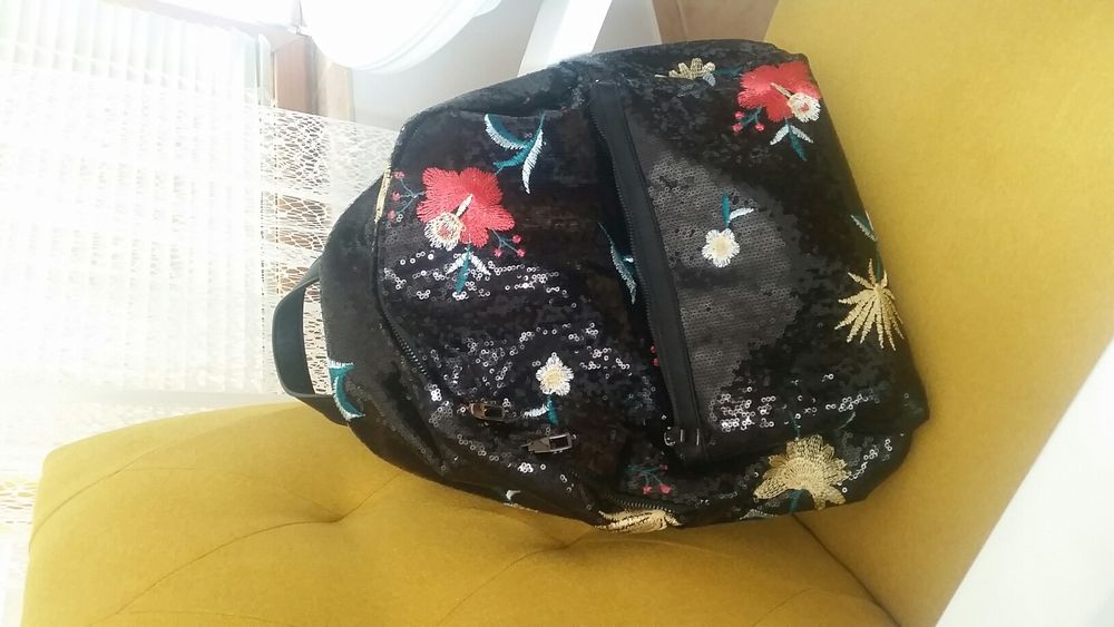 Ефектна раница с пайети