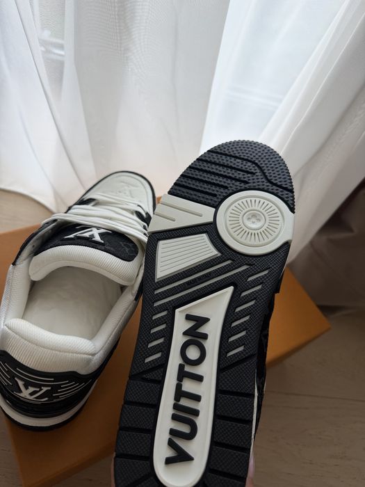Adidasi Louis Vuiiton