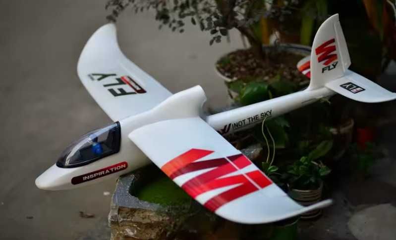Aeromodel Skysurfer X8, anvergura 1400 mm