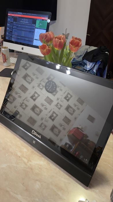 Desktop All-in -one, Adesk, 21,5, touchscreen