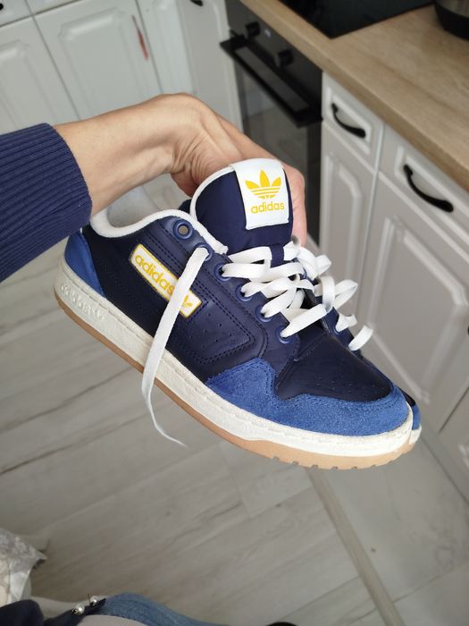 Adidas оригинални маратонки 39номер