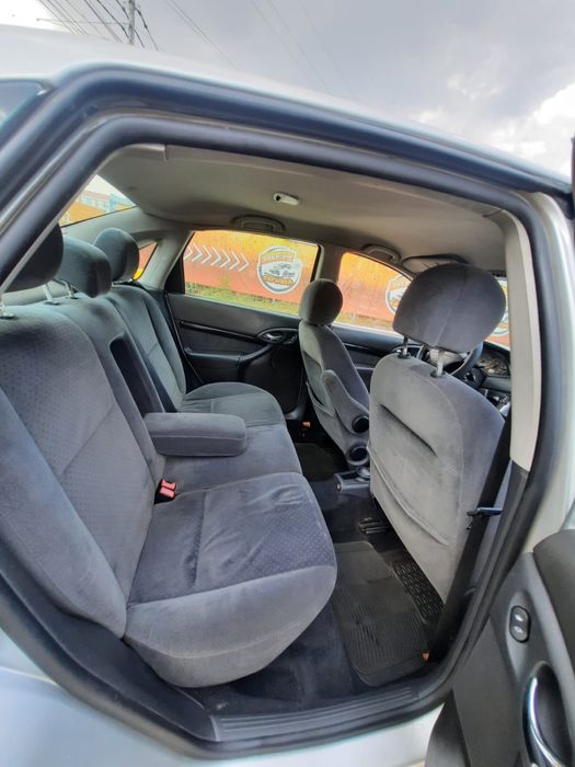 Dezmembrez ford focus 1.6 benzina 2002