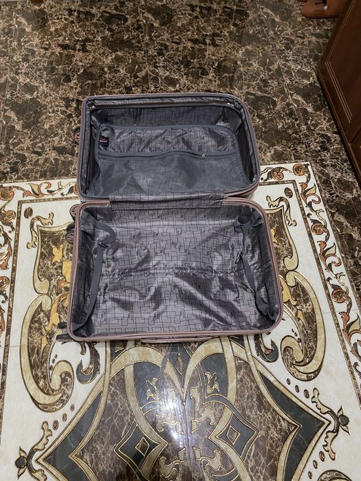 Продам чемодана