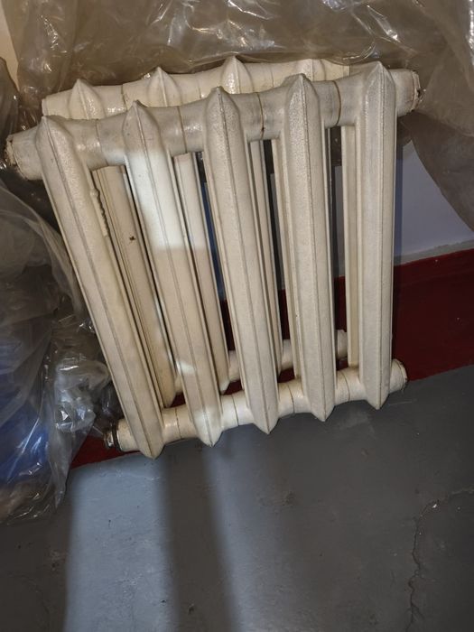 Продам батареи 200 т. С за обе