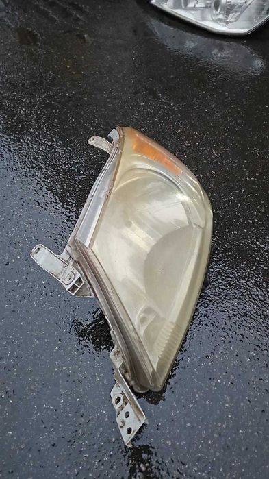 Фары на Toyota Hilux