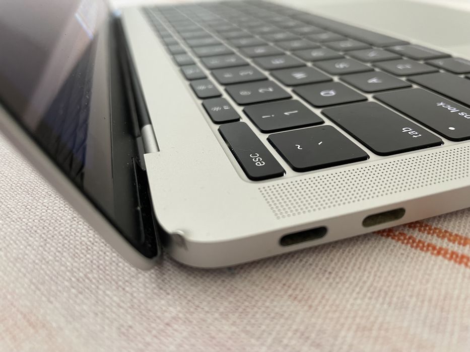 MacBook 13 pro 2017 core i5 8/128gb