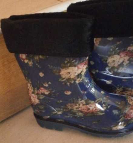 Гумени ботуши с флорален мотив,нови,с подвижна подплата,номер 25,27,28