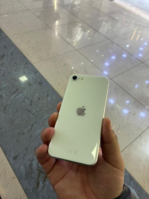 Продам Айфон Се