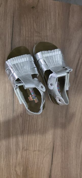 Кожаные сандалии