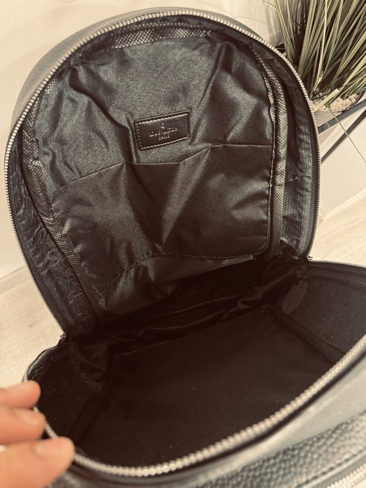 LV кожена раница